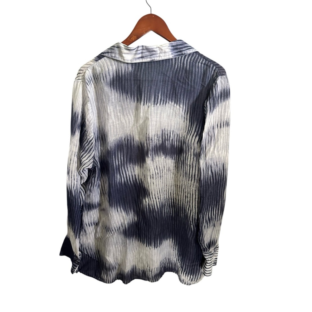 Button Down Shirt Blue and White Printed Women’s Plus 2X (20W-22W) - Picture 3 of 7